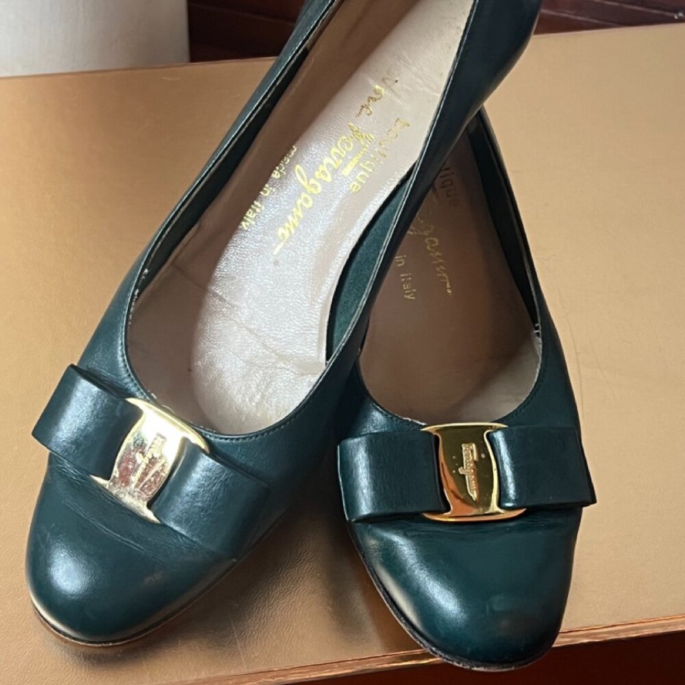 Vintage Salvatore Ferragamo Vara Pumps Shoes size 6 1/2